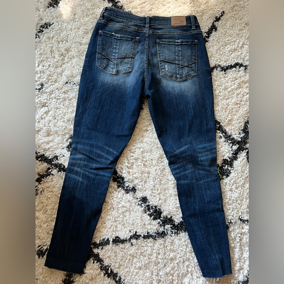 LIKE NEW!! WOMENS BUCKLE JEANS | ๐๐๐๐๐ฒ ๐๐ฎ๐ซ๐ฏ๐ฒ ๐๐ง๐ค๐ฅ๐ ๐๐ค๐ข๐ง๐ง๐ฒ ๐๐๐๐ง - Picture 6 of 6
